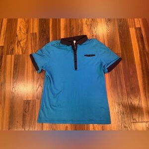 LULULEMON LIGHT BLUE & BLACK COLLAR DETAIL CASUAL SHORT SLEEVE T-SHIRT Sz XL